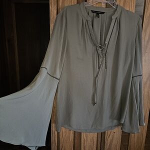 White House Black Market Sz 10 Bell Sleeve Boho Style Green Blouse